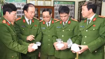 Khen thưởng Ban chuyên án triệt phá vụ buôn bán 15kg ma túy