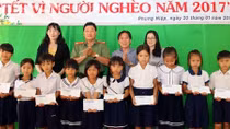 Những phần quà ấm lòng học trò nghèo