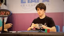 Tân quán quân xoay khối rubik