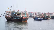 Dân làng biển Quảng Bình lo lắng trước khoản nợ vay đóng tàu
