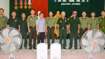 Công an Nghệ An thăm, tặng quà tại trung tâm điều dưỡng thương binh