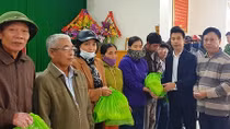 Mang yêu thương về nơi lũ đi qua