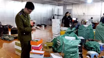 Thu giữ hơn 1.500 đôi giầy dép không “giấy khai sinh”