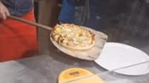 Bánh pizza chứa nhiều loại pho mát nhất thế giới