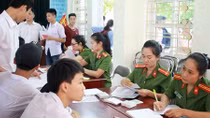 Cấp phát CMND lưu động cho học sinh