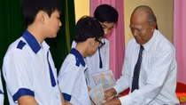 Thầy giáo nghỉ hưu nặng lòng với công tác khuyến học