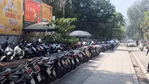 Dọn dẹp vỉa hè: Không máy móc và cần sự đồng thuận của dân