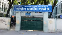 Nữ sinh chuyển trường vì bị cô giáo đánh và sỉ nhục nhiều lần