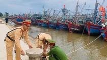Lực lượng Công an ứng phó với bão gần Biển Đông