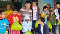 Người đàn ông 20 năm che chở hàng trăm trẻ khuyết tật
