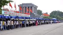 Hơn 50 nghìn lượt người vào Lăng viếng Bác dịp nghỉ lễ 30-4 và 1-5