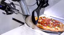 Robot làm bánh pizza
