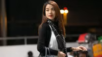 Trương Ngọc Ánh trẻ trung xuất hiện đầy sành điệu ở sân bay