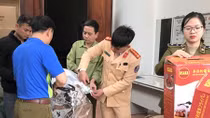 CSGT bắt 2 xe chở nhiều hàng không hoá đơn chứng từ