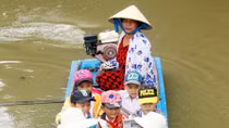 Người phụ nữ đưa đón học sinh miễn phí