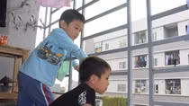 Ẩn họa từ những khu chung cư thiếu an toàn với trẻ nhỏ