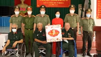 Công an tỉnh Hà Nam thăm, tặng quà các Trung tâm điều dưỡng thương bệnh binh
