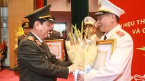 Truyền ngọn lửa đam mê cho lớp trẻ
