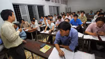 Tạm ngưng thi tuyển công chức vì “rò rỉ” đề thi