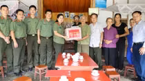 Công an tỉnh Yên Bái thăm hỏi gia đình Anh hùng liệt sỹ CAND