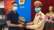 CSGT nhặt được của rơi, trả người bị mất