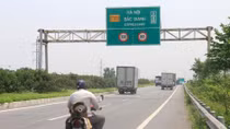 Tách làn xe máy khỏi cao tốc Hà Nội - Bắc Giang