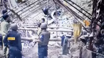 Cải trang, “đánh úp” công trường gỗ lậu vùng giáp ranh