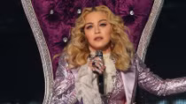 Madonna với buổi biểu diễn cấm sử dụng các thiết bị số