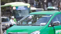 Thuyết phục tài xế taxi trả tài sản cho khách nước ngoài