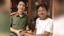 Đại úy "lên mạng" tìm chủ nhân chiếc ví bị đánh rơi