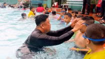 Mở lớp dạy bơi cho con em cán bộ Công an
