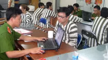 Mất tiền tỷ vì trai Tây có "thừa kế"