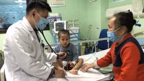 Tết này, con cố chịu đau...