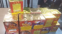 Tạm giữ người phụ nữ buôn hơn 100kg pháo hoa