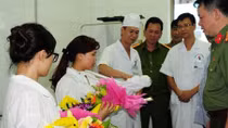 Công an TP Hải Phòng khen thưởng và tặng quà các cá nhân có thành tích xuất sắc