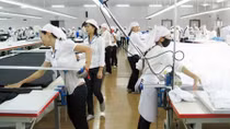Lao động Việt Nam ra nước ngoài làm việc đang phải chịu phí quá cao