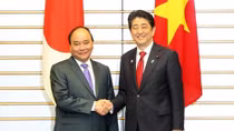 Thủ tướng Nhật Bản Shinzo Abe và phu nhân bắt đầu thăm chính thức Việt Nam