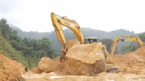 Thông tuyến đường đến 2 xã bị cô lập tại rẻo cao Hướng Hóa
