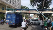 Cầu bộ hành bạc tỷ còn ít tác dụng?
