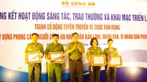 Trao thưởng cuộc thi sáng tác tranh cổ động tuyên truyền về cuộc vận động