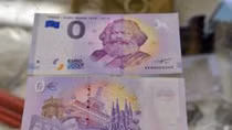 Tiền lưu niệm in hình Karl Marx được tiêu thụ mạnh