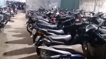 Hàng trăm chiếc xe gian "ẩn náu" trong kho hàng