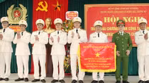 Trung đoàn Cảnh sát cơ động Bắc Trung Bộ đón nhận Cờ thi đua của Chính phủ