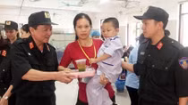 50 suất quà, 80 suất cơm đến với các bệnh nhi và những hoàn cảnh khó khăn