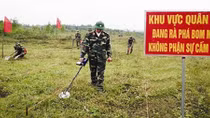 Nỗ lực khắc phục hậu quả bom mìn và duy trì hoà bình bền vững