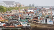 Ngư dân Sóc Trăng bám biển vươn khơi