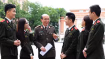 “Khoảnh khắc thầy trò” giản dị của Học viện An ninh nhân dân