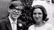 Stephen Hawking: Sự nghiệp chói sáng và cuộc hôn nhân không đẹp như phim