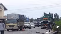 Va chạm với xe container, hai vợ chồng chết thảm