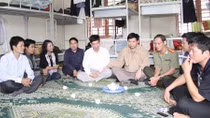 "Toát mồ hôi" chuyến vào bản vận động đối tượng truy nã ra đầu thú